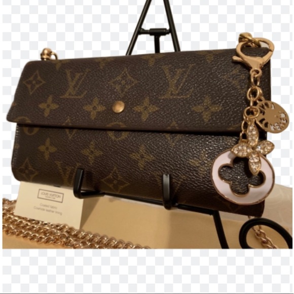 Louis Vuitton Handbags - Louis Vuitton International Wallet on Chain